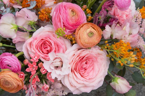 Hermoso Elegante Ramo Flores Rosa Anaranjado Boda Con Rosas Cerca — Foto de Stock