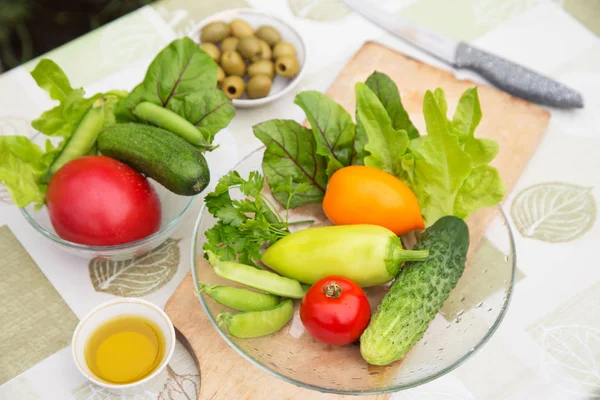 야채와 야채를 접시에 놓는다 건강에 — 스톡 사진