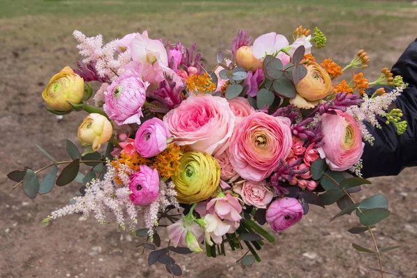 Wedding Designer Red Pink Yellow Bouquet Florist Different Flowers Roses — Stock Photo, Image