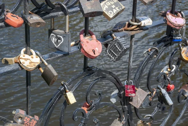 The bridge with locks — Stock Photo, Image