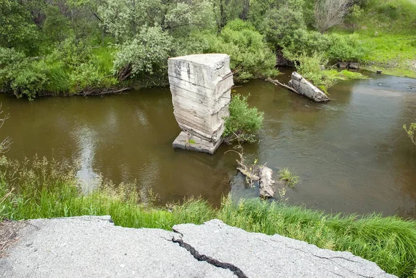 Die zerstörte Brücke — Stockfoto