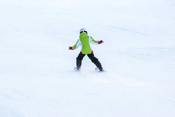 O esquiador de montanha jovem — Fotografia de Stock