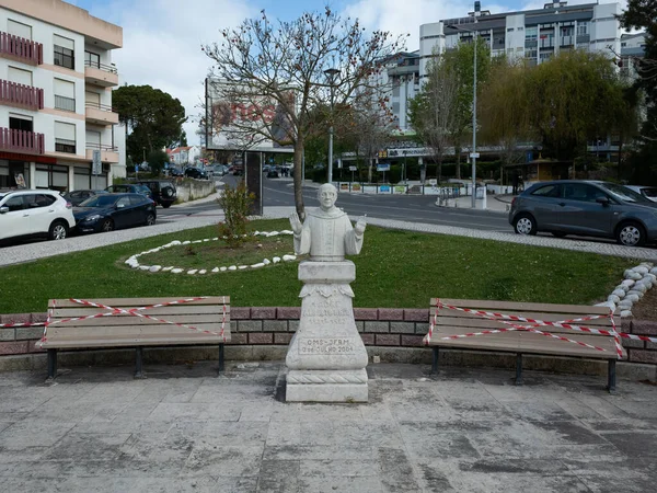 Sokak bandı koruyucu bantta. Portekiz 'de karantina