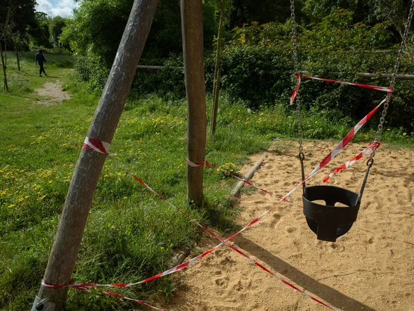 Oyun parkı koruyucu bantta. Portekiz 'de karantina