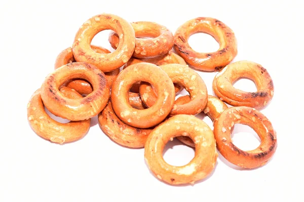 Pretzel rotondi su bianco — Foto Stock