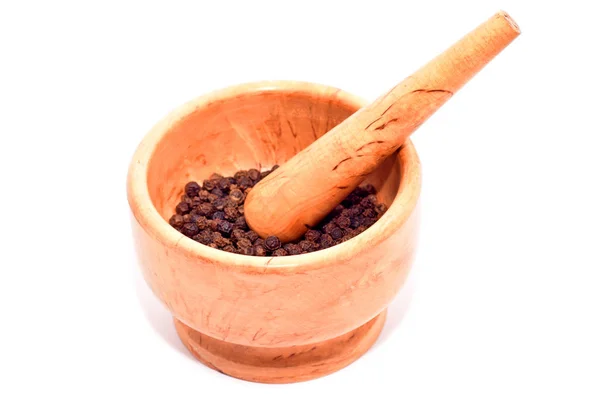 Mortier en een stamper met zwarte peper zaden — Stockfoto