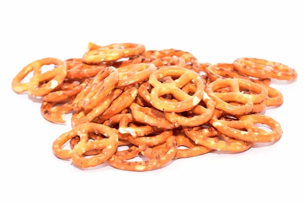 Pocos pretzels pequeños en blanco —  Fotos de Stock