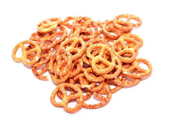 Pochi pretzel piccoli su bianco — Foto Stock