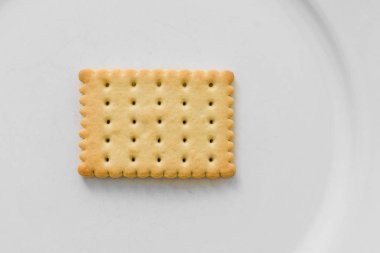 Beyaz bir arka plan üzerinde beyaz bir plaka üzerinde Fitness tanımlama bilgisi