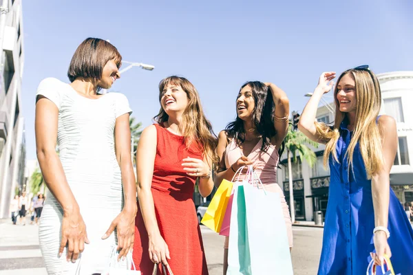 Hermosas mujeres Compras — Foto de Stock