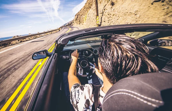 Jongen rijdende converteerbare auto — Stockfoto