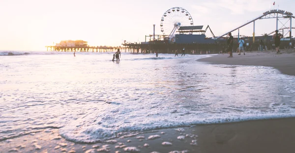 Pláž Santa Monica při západu slunce — Stock fotografie