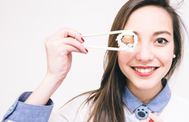 Japon kadın suşi yemek