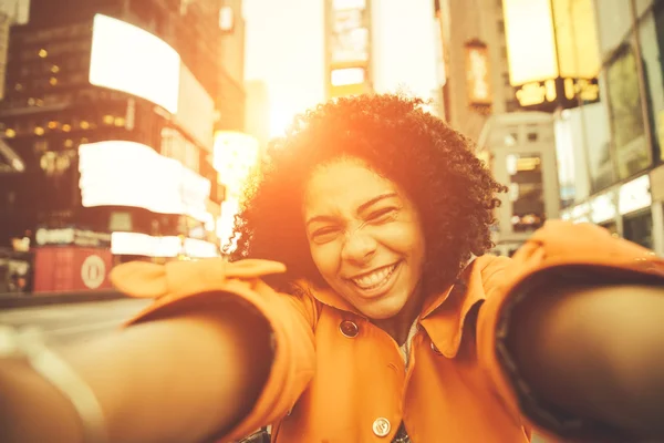 Frau macht Selfie in New York — Stockfoto