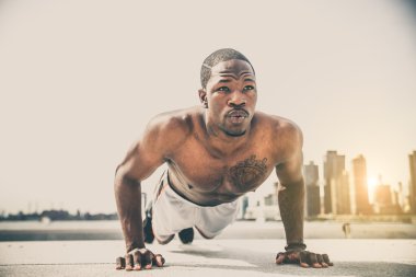 Sportif adam eğitim açık havada