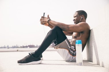 Sportif adam eğitim açık havada