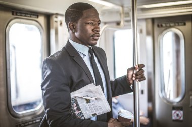 Metro yakışıklı işadamı