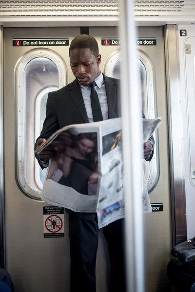 Beau homme d'affaires dans le métro — Photo