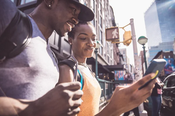 Çift New York'ta aşıkların — Stok fotoğraf