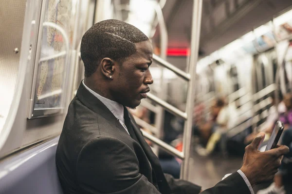 Hombre de negocios guapo en el metro — Foto de Stock