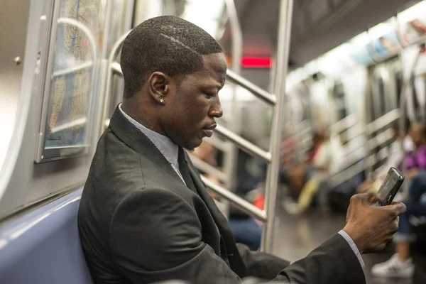 Hombre de negocios guapo en el metro — Foto de Stock