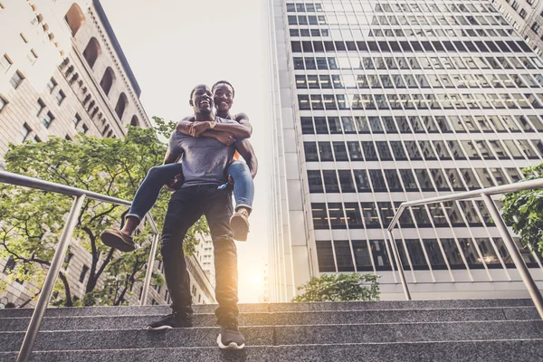 Pareja divirtiéndose en Nueva York — Foto de Stock