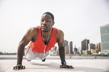 Sportif adam şınav