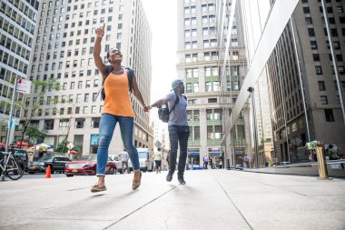 New York'ta eğleniyor Çift