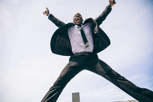 自信を持って幸せなビジネスマン — ストック写真