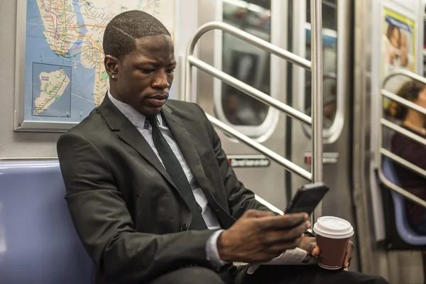 Hombre de negocios guapo en el metro — Foto de Stock