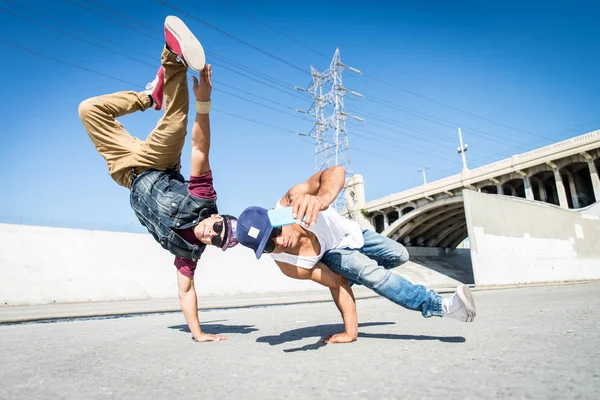 Break dansers nemen selfie — Stockfoto