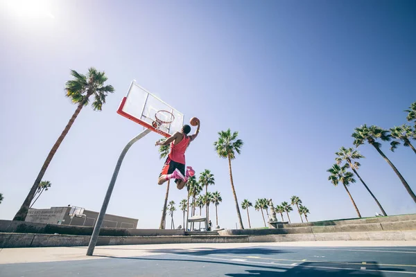 Basketball player making dunk — Stock Photo, Image