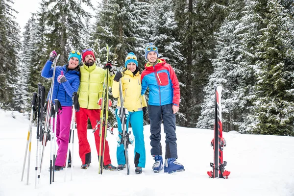 滑雪者在冬季假期上 — 图库照片