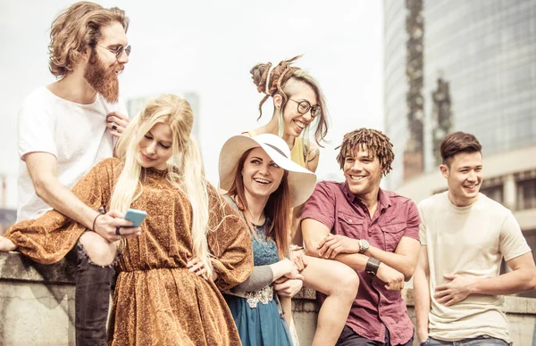 Mutlu arkadaş gülen grubu