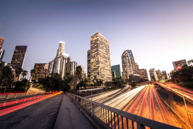 Los angeles şehir merkezinde gün batımında
