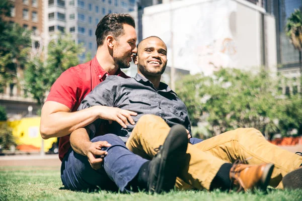 Pareja homosexual en cita romántica —  Fotos de Stock