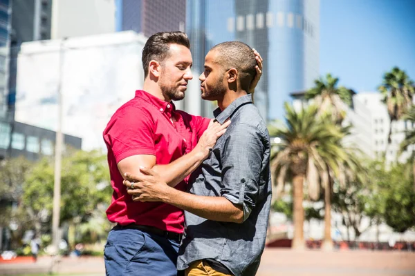 Pareja homosexual en cita romántica — Foto de Stock