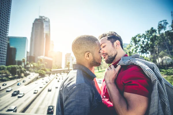 Casal homossexual na data romântica — Fotografia de Stock
