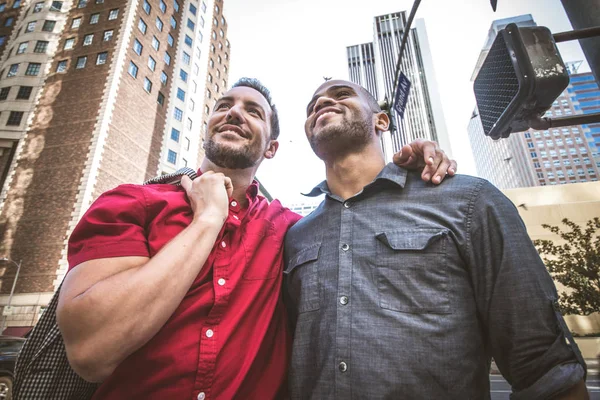 Gay couple outdoors — Stock Photo, Image