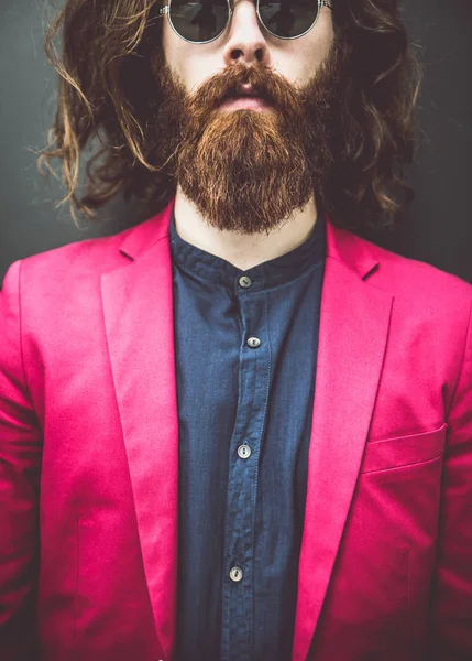 Hipster uomo in abito rosso — Foto Stock