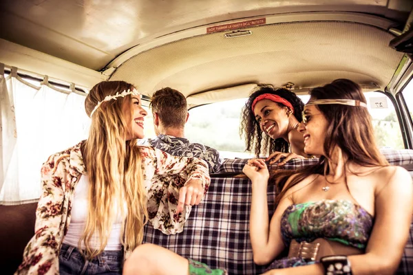 Hippie vrienden plezier — Stockfoto