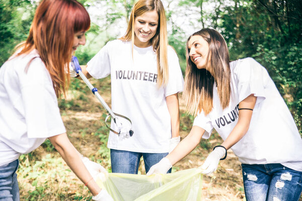 Volunteers cleaning garbage