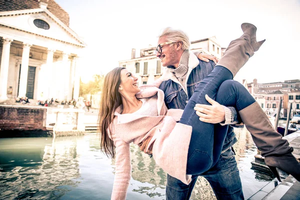 ヴェネツィアのカップル — ストック写真