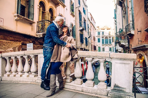 Пара в Венеции — стоковое фото