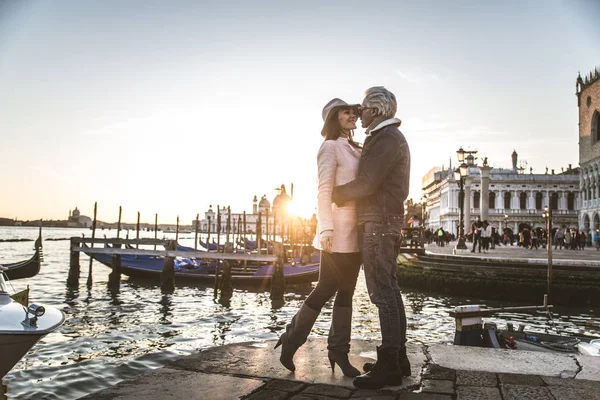 Ζευγάρι στη Βενετία — Φωτογραφία Αρχείου