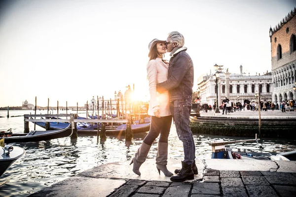 Пара в Венеции — стоковое фото