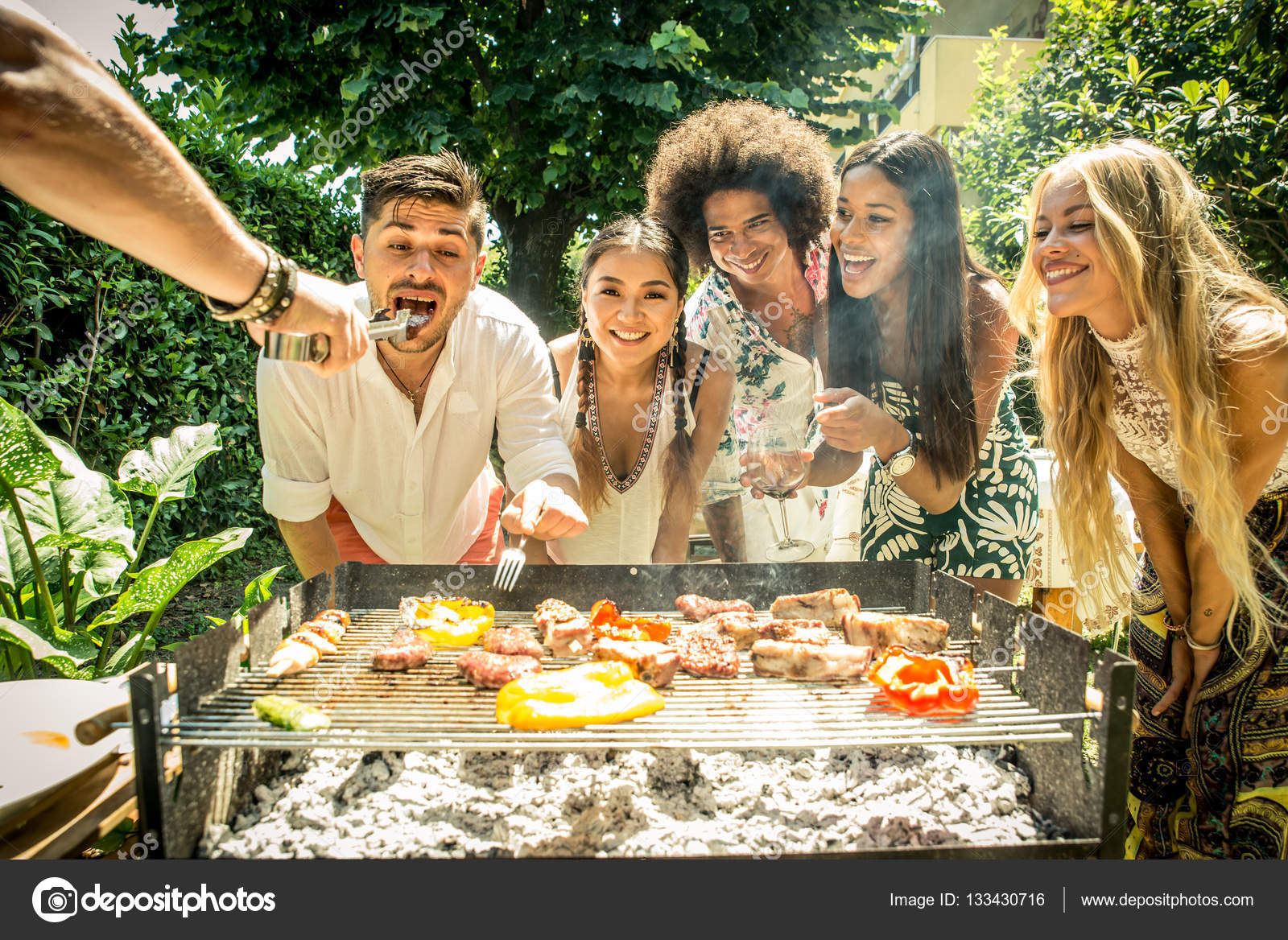 aankomen Faeröer Bedoel Friends having fun at barbecue party Stock Photo by ©oneinchpunch 133430716