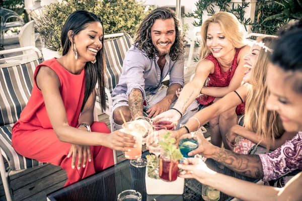 Friends in lounge bar — Stock Photo, Image