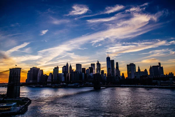 Manhattan Skyline bei Sonnenuntergang — Stockfoto