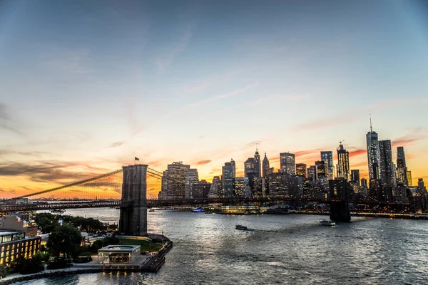 Manhattan Skyline ao pôr do sol — Fotografia de Stock